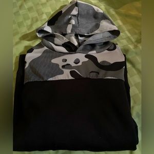 Camouflage boys hoodie Black and gray Size Lg (gently worn)